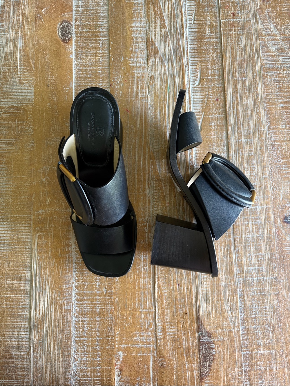 Banana Republic Made Italy Covered Buckle Mid Heel Sandals Black Leather Sz 6